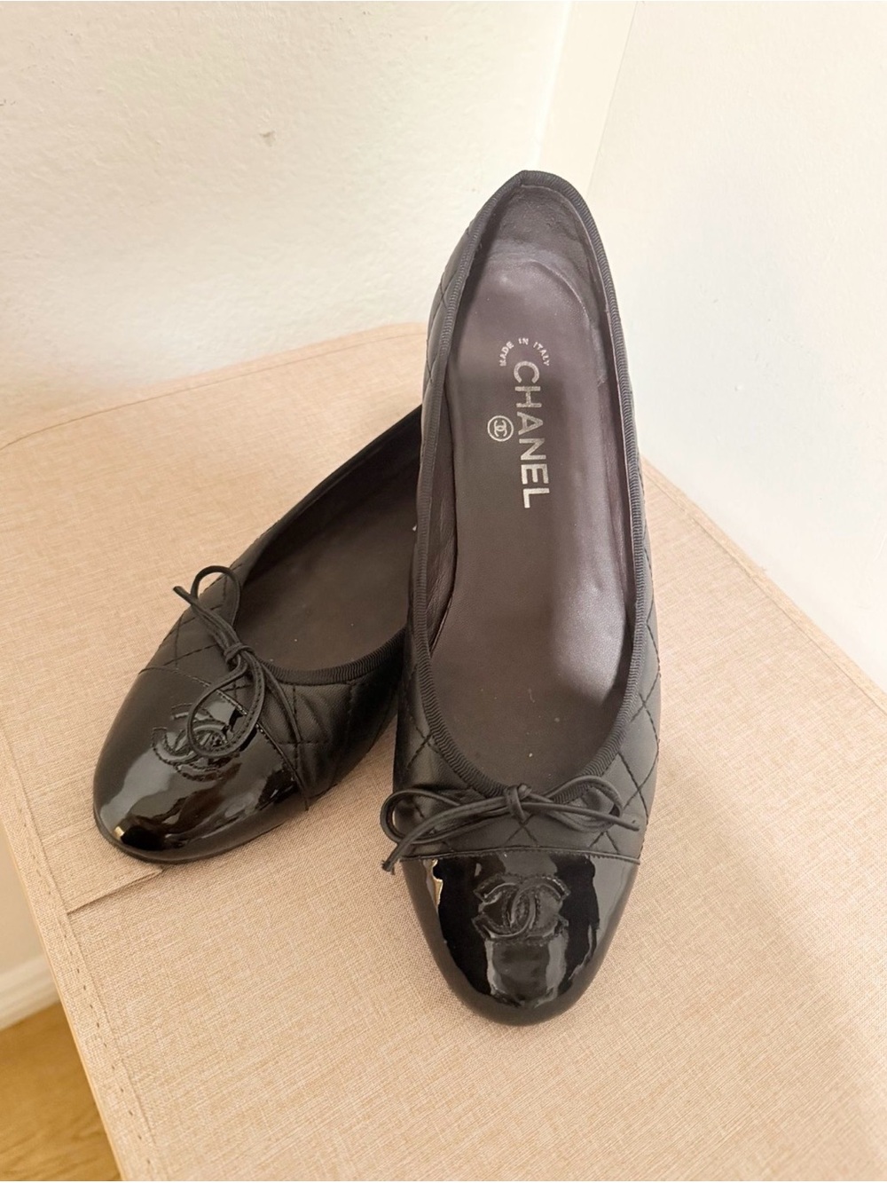 Chanel black ballet flats with quilted leather and a patent leather cap toe - Picture 2 of 7